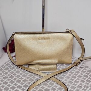 EUC Michael Kors Crossbody bag